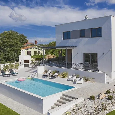 700 Meter Zum Strand Mit Privatpool, Wlan, Meerblick Сasa de vacaciones Medulin