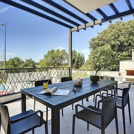 700 Meter Zum Strand Mit Privatpool, Wlan, Meerblick Сasa de vacaciones Medulin