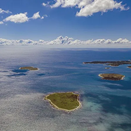 700 Meter Zum Strand Mit Privatpool, Wlan, Meerblick Nyaraló